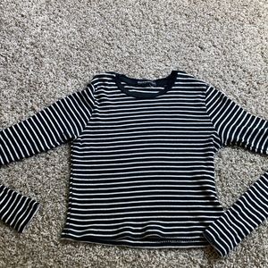 Brandy Melville long sleeved crop top